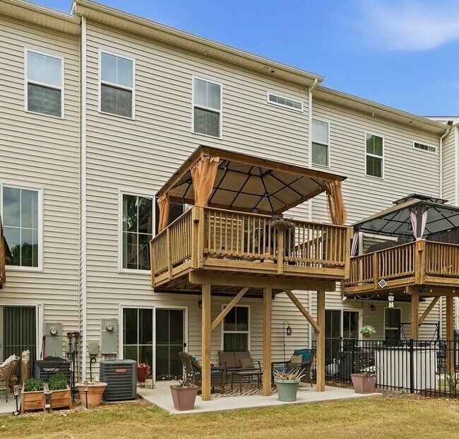 Building Photo - 2527 Grantham Place Dr