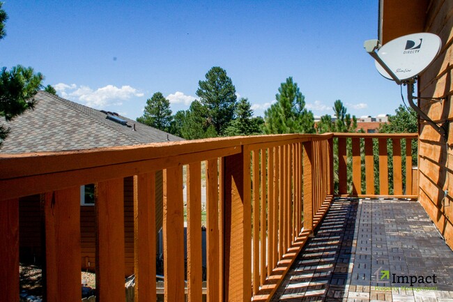Building Photo - 8586 E Lakeview Dr