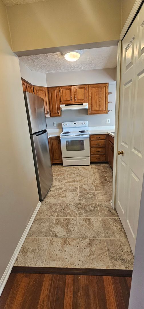 Building Photo - RANCH STYLE 2 BEDROOM CONDO FOR LEASE