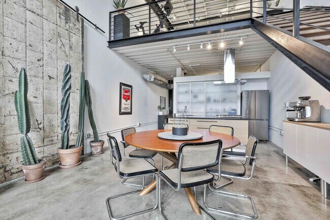 Building Photo - 675 Greenwood Ave NE