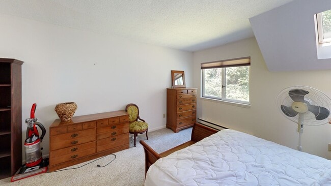 Building Photo - Furnished Two Bedroom Condo (CURRENTLY UND...