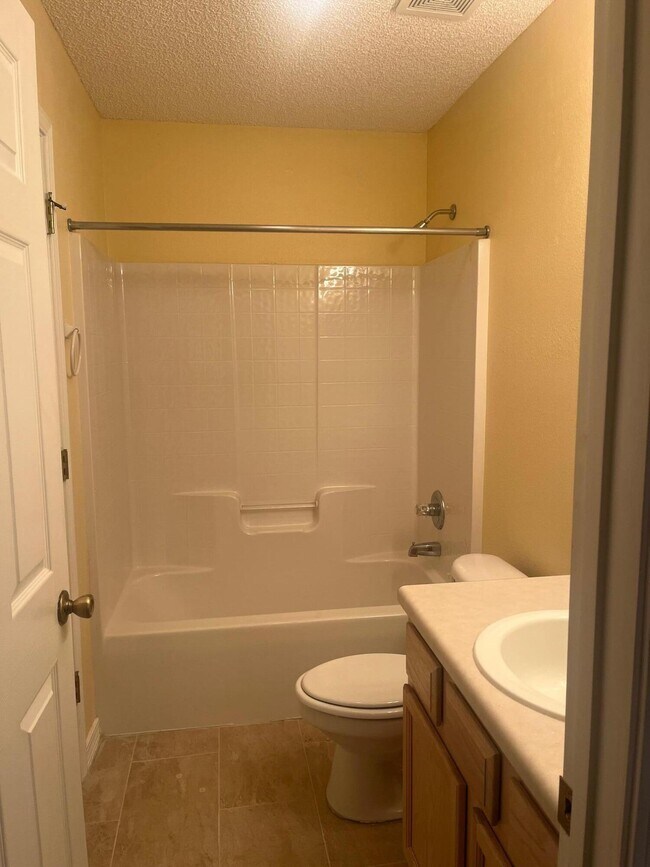 Building Photo - 5575 Meadow Creek Pl