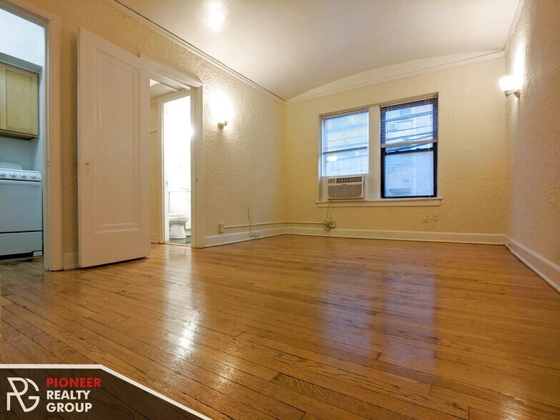 Building Photo - 556 W Arlington Pl