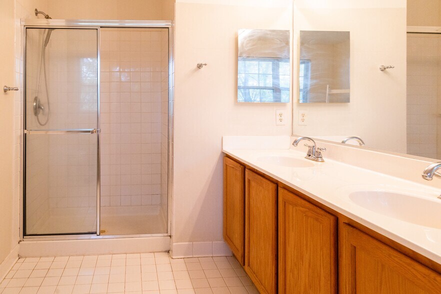 Building Photo - 6044 Blue Point Ct