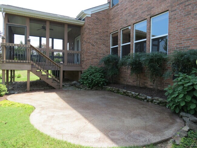 Building Photo - 4524 Sawmill Pl