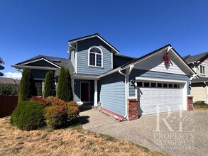 Building Photo - Spacious Bremerton Retreat with Designer Kitchen, Large Fenced Yard & Primary Suite