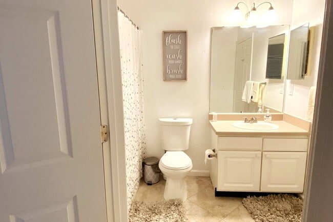 Building Photo - Amazing Furnished or Unfurnished 2-Bedroom...