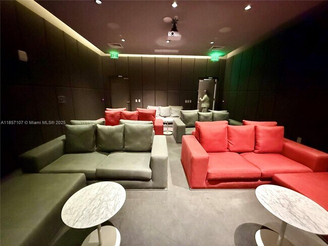 Building Photo - 1100S S Miami Ave