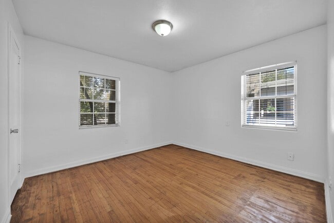 Building Photo - Stunning 3-Bedroom, 2-Bath Home in Desirable Mandarin Neighborhood!