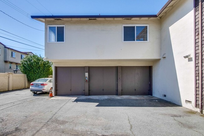 Building Photo - 676 Reseda Dr