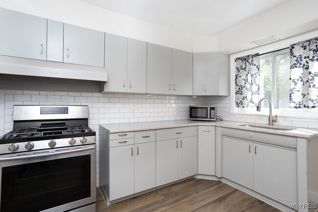 Building Photo - 2470 Eggert Rd