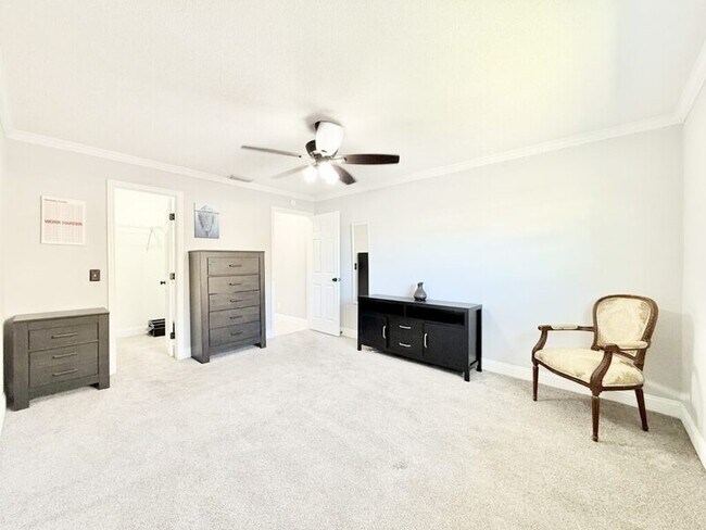 Building Photo - 200 Countryclub Drive - 808