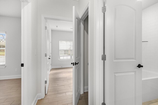 Building Photo - 30 Penzance Dr