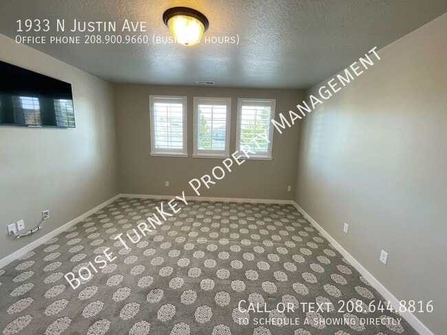 Building Photo - 1933 N Justin Ave