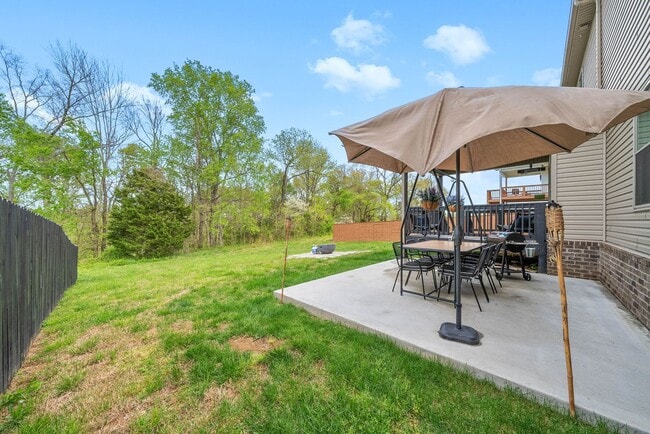 Building Photo - Modern 6-Bedroom Home with Open Layout & S...