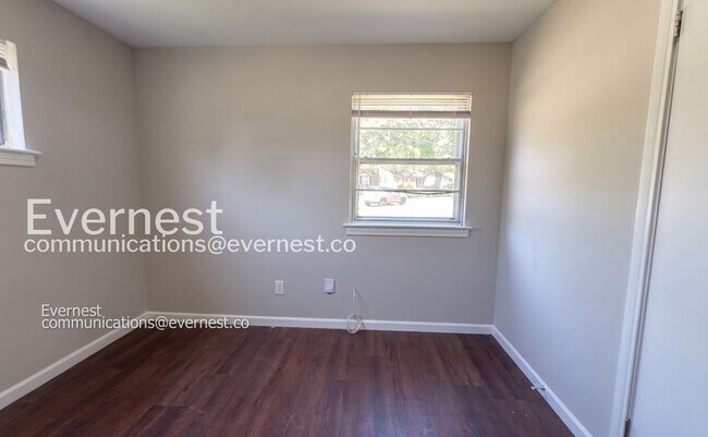 Building Photo - 200 Woodward Dr