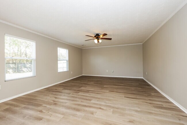 Building Photo - 2705 Sutherland Dr