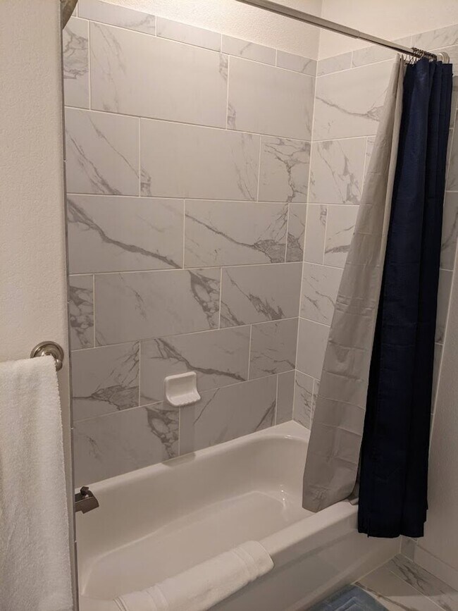 Building Photo - 3 Bed Luxury End Unit Townhome backs to Na...