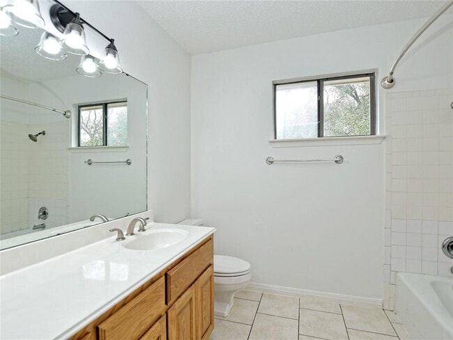 Building Photo - 3800 Palomar Ln