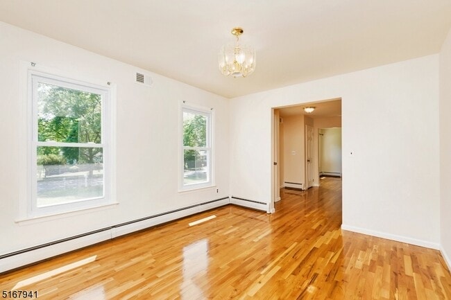 Building Photo - 6 Jean Dr