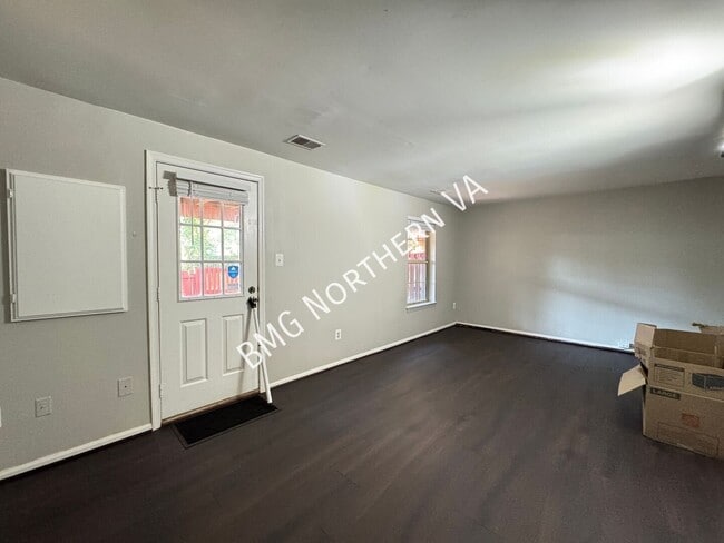 Building Photo - 8651 Centerton Ln