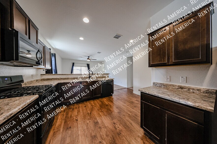 Building Photo - 38086 W Isabella Ln