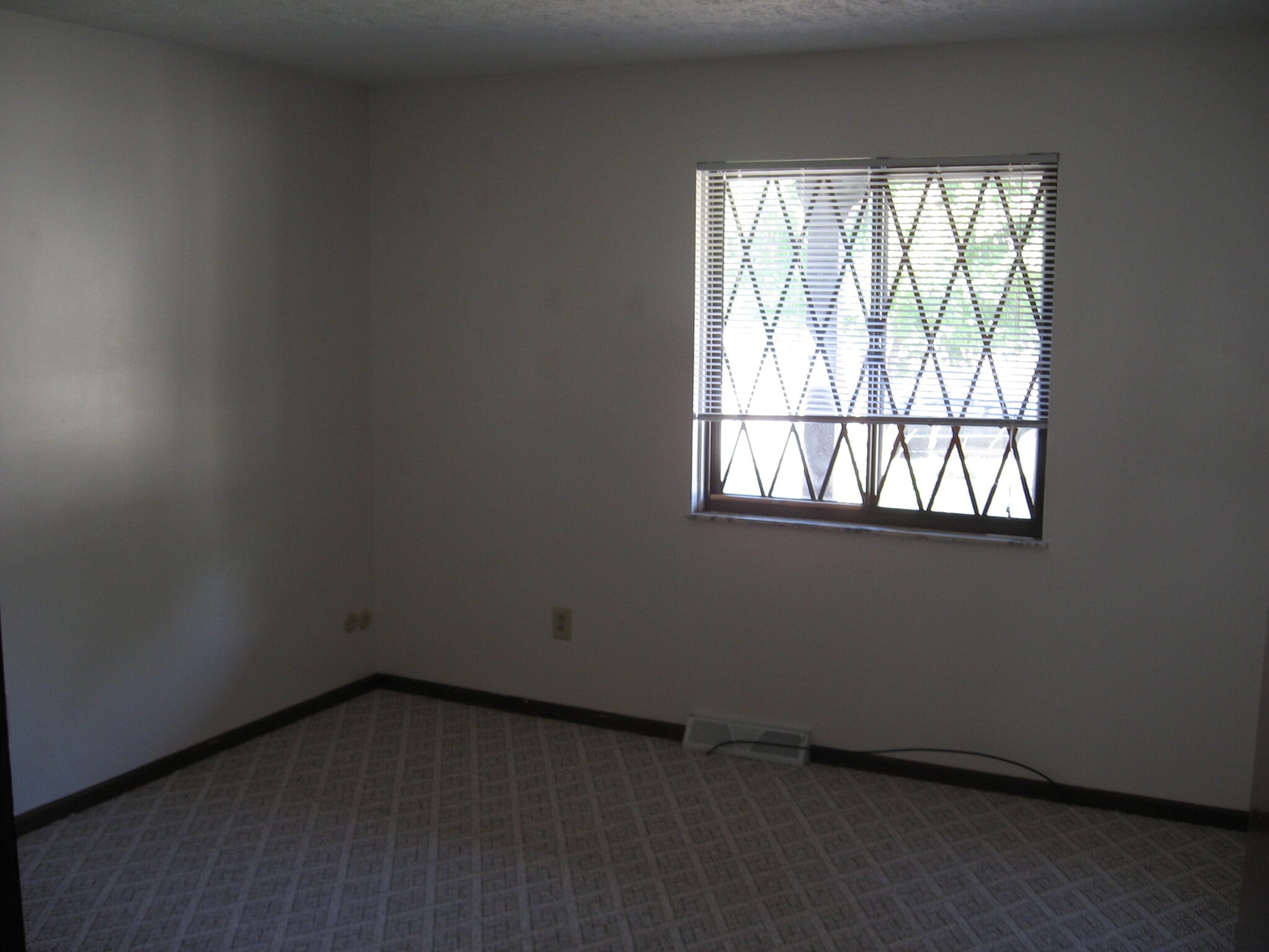 Front Bedroom - 5938 Pine Rise Ct