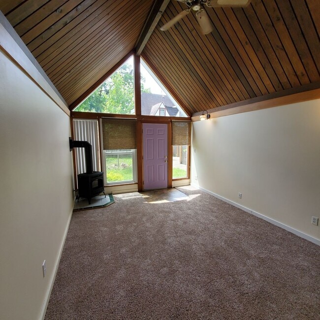 Building Photo - Cozy 2 Bed : 1Bath House Close to Schools
