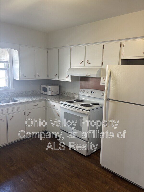 Building Photo - 2551 Glenmary Ave