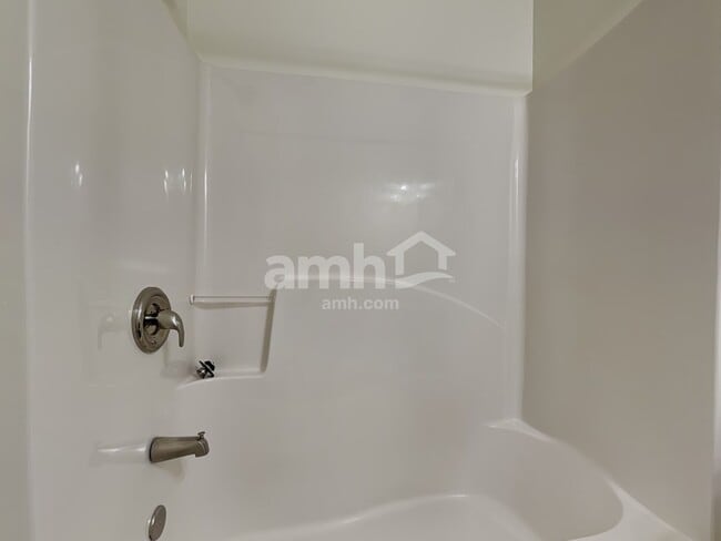 Building Photo - 488 Lincolnwood Ln