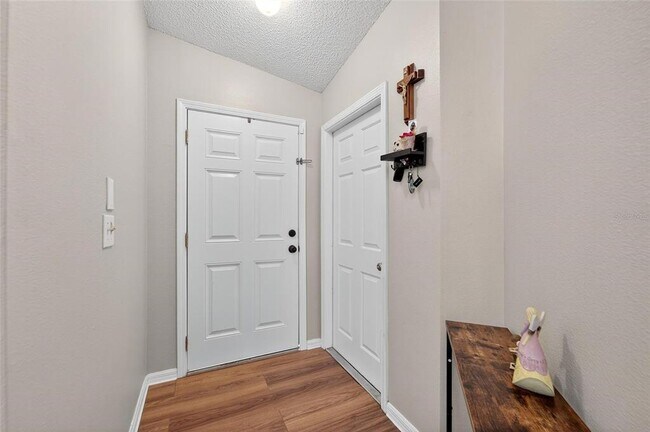 Building Photo - 11812 Lynmoor Dr