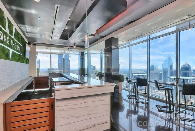 Building Photo - 215 N Pine St