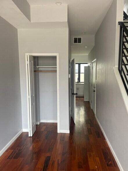 Building Photo - 1224 Wallace St