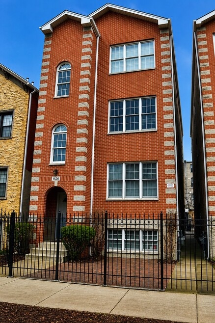 Building Photo - 1520 W Superior St