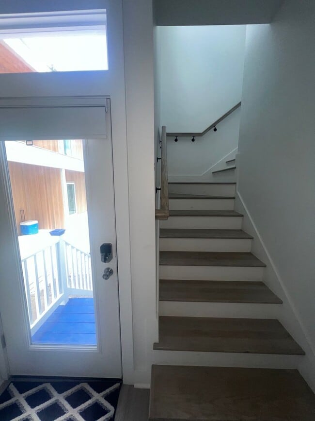 Building Photo - 5 BR House 1/2 block from Maple St - POOL! Text 510-631-1171