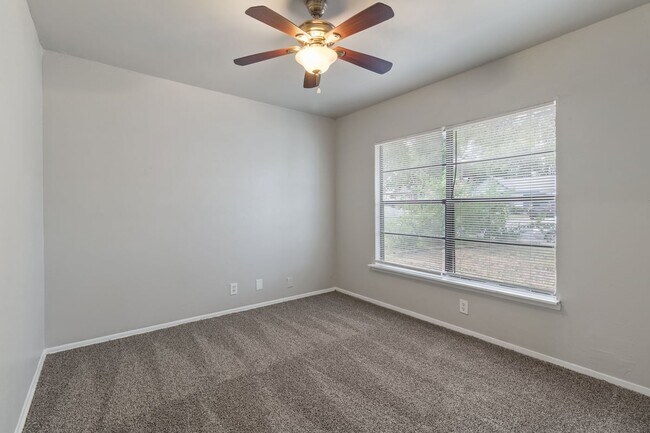 Building Photo - 6618 Swiss Oaks Dr