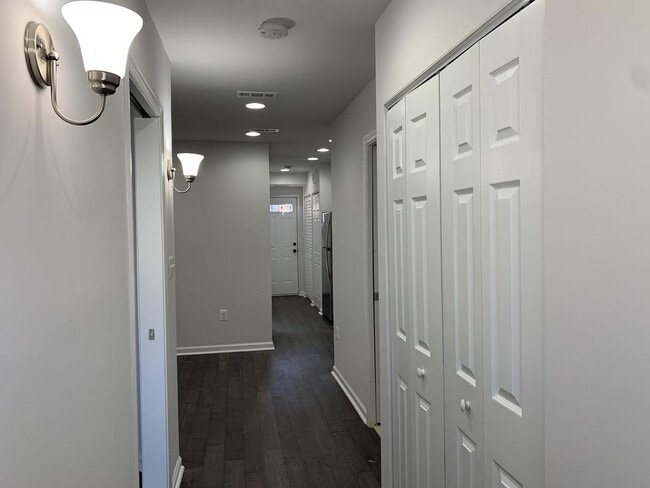 Building Photo - 1223 16th St NE