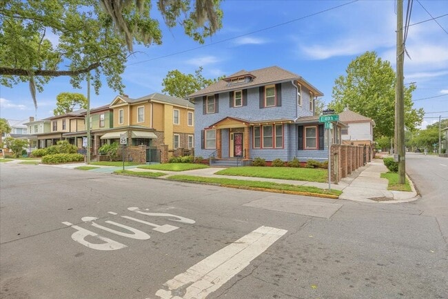 Building Photo - Spacious 2BR/1BA Lower-Level Apartment Near Downtown Savannah