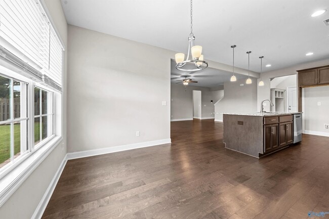 Building Photo - 104 Erskin Parcus Dr