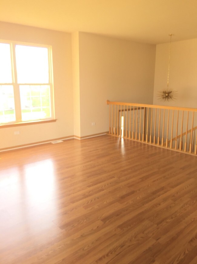 Primary Photo - 1733 Fieldstone Dr N