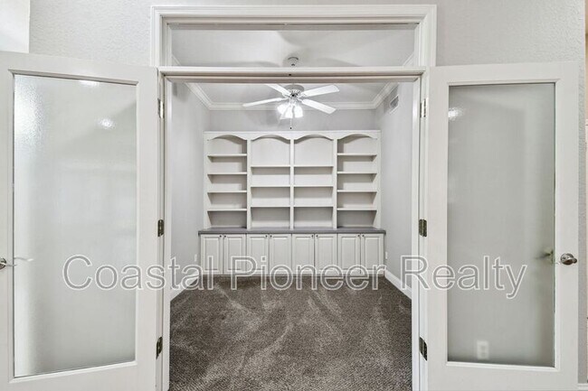 Building Photo - 6105 S Elkins Ave