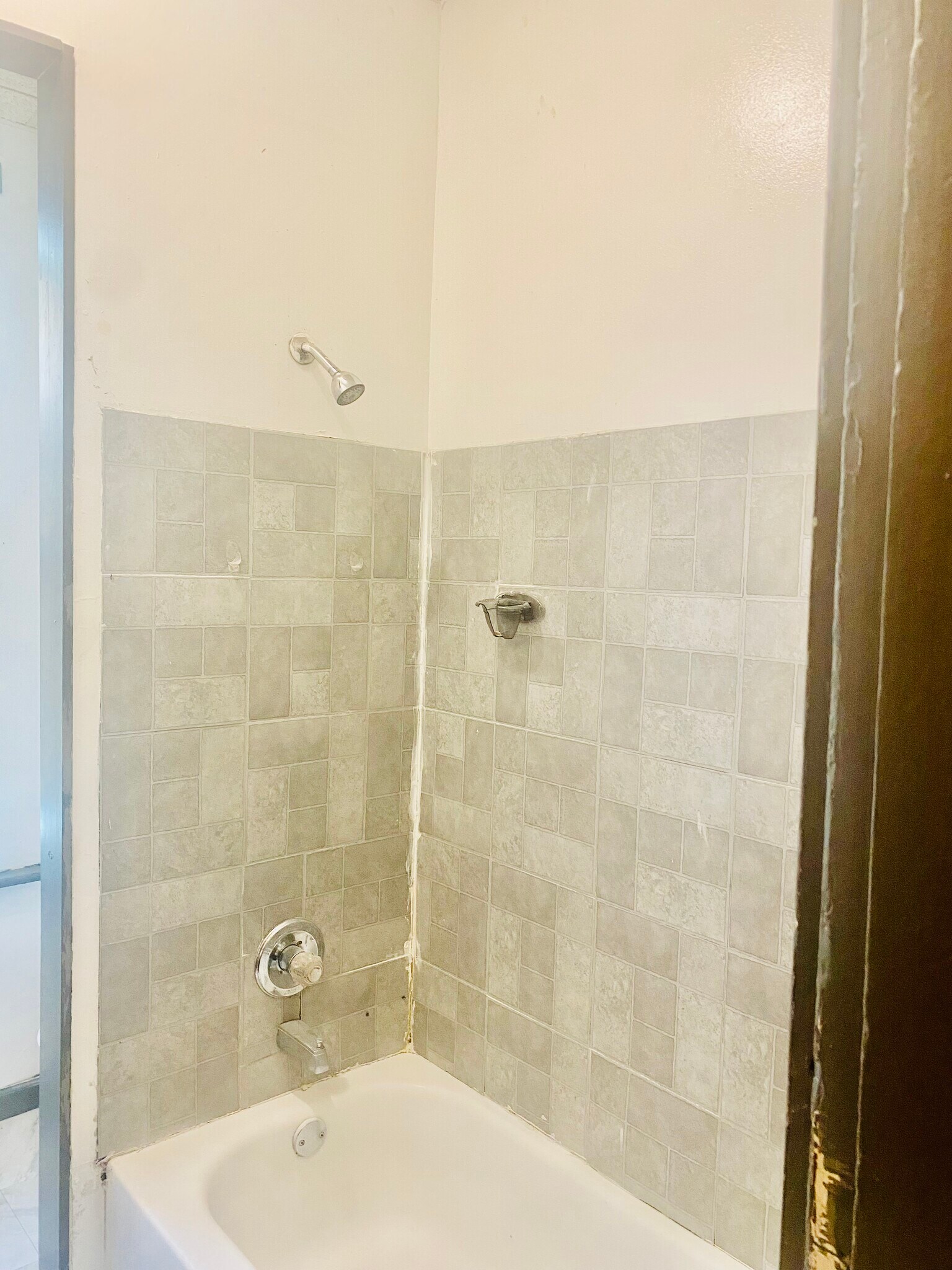 Building Photo - 336 Christian Ave