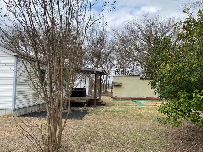 Building Photo - 2 BEDROOM COUNTRY LIVING