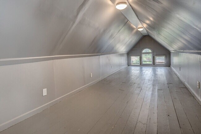 Building Photo - 3643 W 8th St