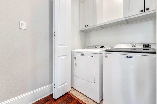 Building Photo - 2771 Freund St