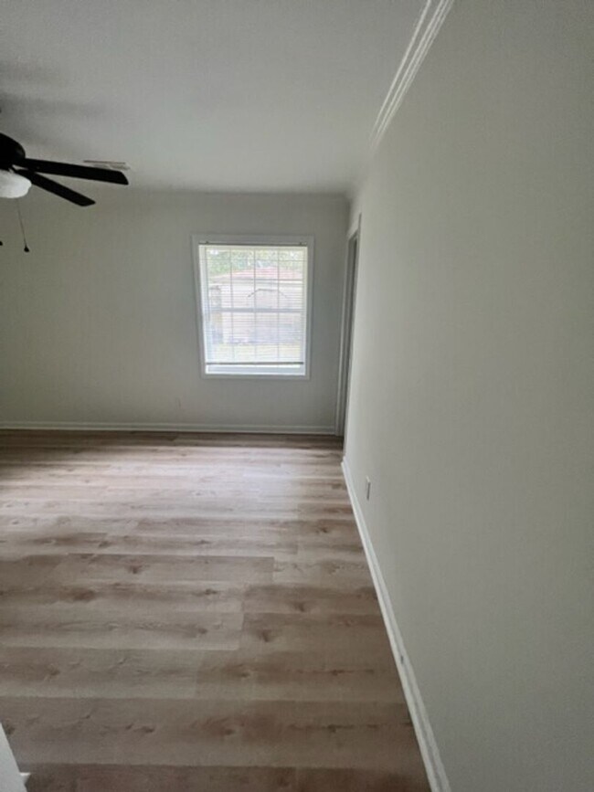 Building Photo - Three Bedroom in Ridgeland
