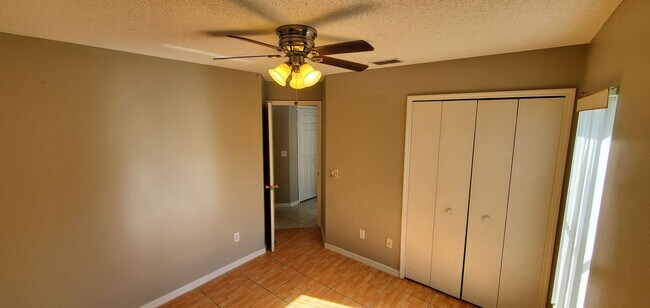 Building Photo - 2370 Harbor Town Dr