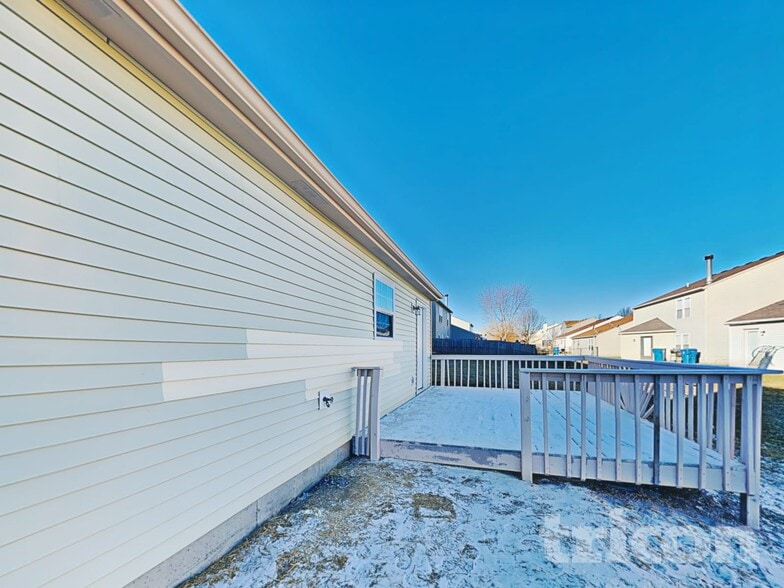 Building Photo - 10428 Kensington Way