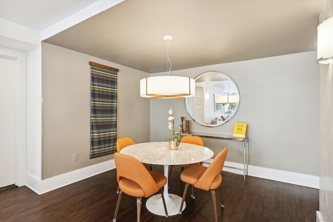 Building Photo - 4000 Tunlaw Rd NW