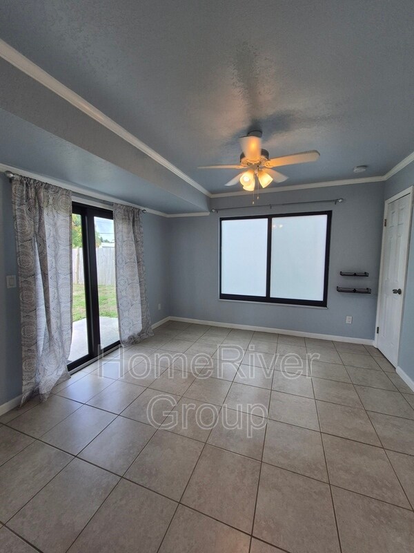 Building Photo - 143 SW Tulip Blvd